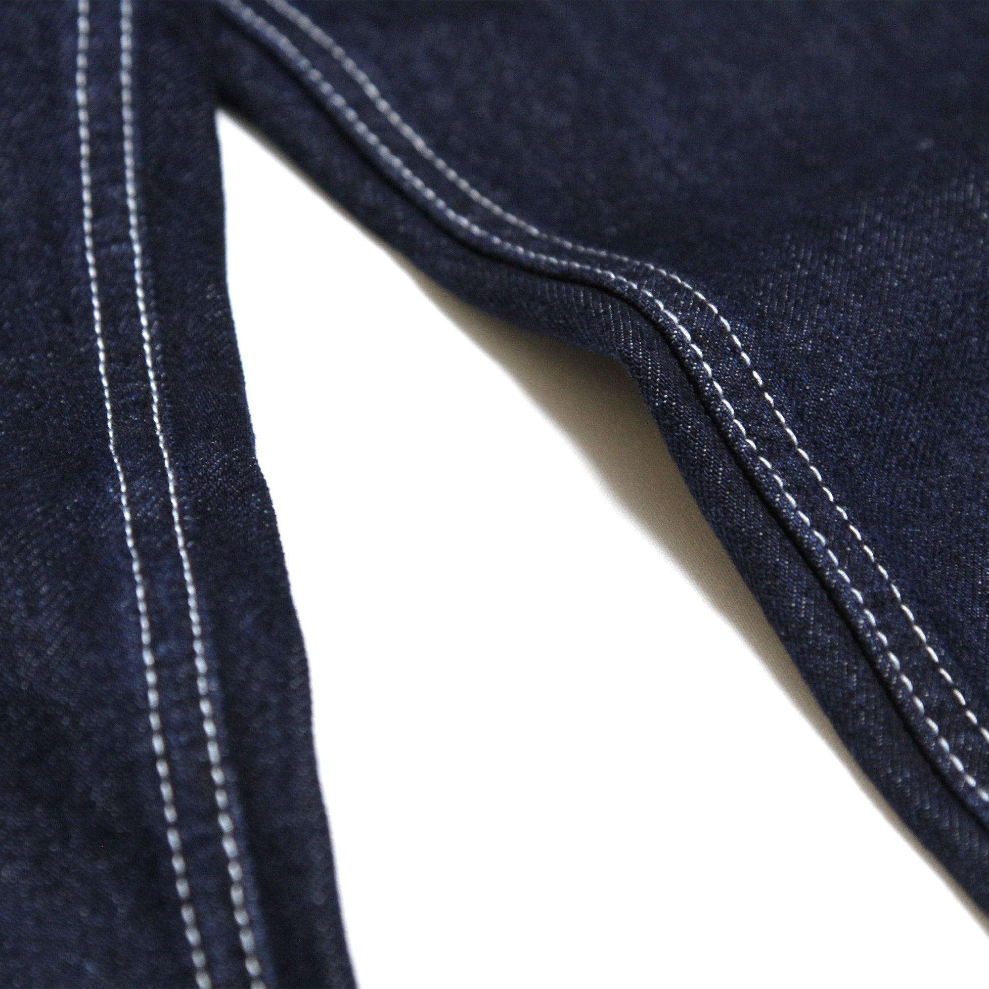 https://cdn.shopify.com/s/files/1/0046/4401/2066/files/MOTO-BUNKAXHEAVIES-CollaborationJeans-DeepBlue4.jpg?v=1767873859